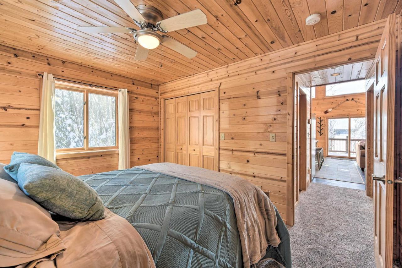 Scenic Hayward Lake View Retreat With Fire Pit Exterior photo