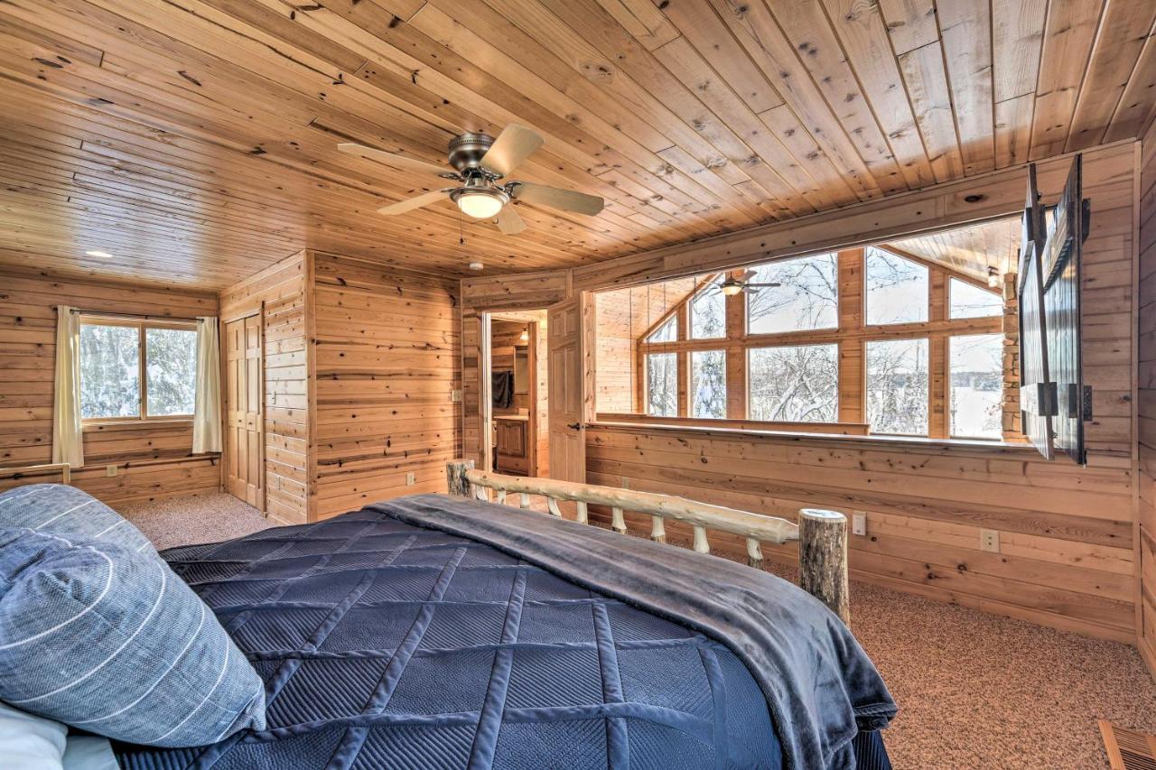 Scenic Hayward Lake View Retreat With Fire Pit Exterior photo